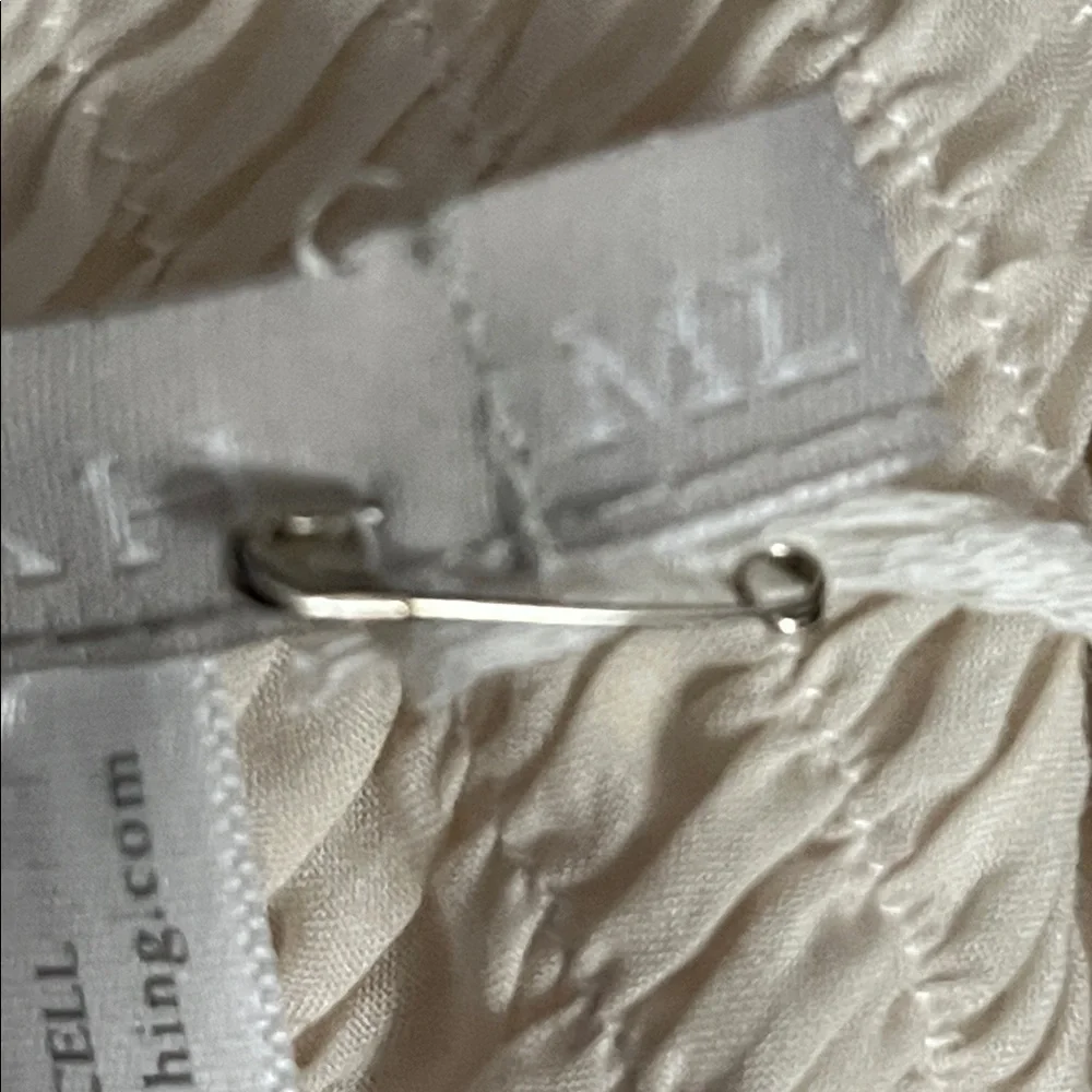 Indah Biru crop top New size M/L in pearl